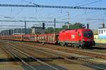 On 20 September 2018 ÖBB 1116 116 hauls a rake of empties through Breclav toward Gramatneusiedeln.