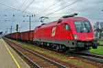 On 31 May 2004 ÖBB 1116 094 hauls a freight through Wien-Hütteldorf.