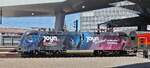 La locomotiva ÖBB 1116 208 è ferma con il suo treno alla stazione centrale di Vienna. 3 maggio 2026