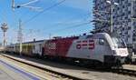La locomotiva ÖBB 1116 207 spinge il suo treno fuori dalla stazione principale di Vienna. 4 maggio 2026
