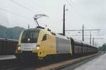 An einem grauen und regnerischen 17. Mai 2010 steht U2-017 mit einem Kohlezug in Bludenz.