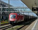 1116 275-7 is hauling a goods train through the station of Regensburg on September 11th, 2010.