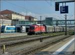 A 1116 engine is hauling a freight train throuigh the main station of Regensburg on September 11th, 2010.