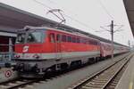 ÖBB 1142 685 stands in Linz Hbf with a stopping train to Passau on 30 December 2016.