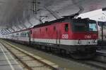On 1 June 2015 ÖBB 1144 242 calls at Salzburg Hbf with a fast train from Linz Hbf.