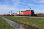 On 14 March 2025 ÖBB 1293 187 hauls an intermodal train through Valburg CUP.