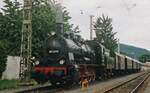 On a grey 29 May 2004 ÖGEG still had to lok for a decent base (that would become Ampflwang) and celebrated their 40th anniversary at Salzburg-Itzling, where 657.2770 with extra train gets prepared for the job.