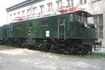 Ex-BBÖ 1570.01 guards the entrance building of the Heizhaus Strasshof on 28 May 2012.