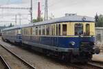 ÖSEK's  5042.14 gets coupled to their BLauer Blitz in Benesov u Prahy on 11 September 2022 during the STEAM-53 spectacle par excellence.