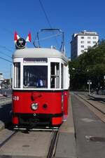 Tram n° 408 à l'arrêt 'Schwedenplatz' à Vienne photographiée lors d'un arrêt photo. 3 mai 2026