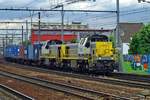 On 22 August 2013 Antwerpen-Berchem sees 7850 with a contaioner train passing by when the rain begins to fall.