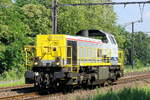 Il 7773 di Lineas in viaggio verso il porto di Anversa sulla Linea 27A. NMBS Classe 77: tra il 1999 e il 2005 sono state costruite 170 di queste locomotive diesel da Siemens-Vossloh. Numeri: 7701 a 7870. Velocità massima: 100 km/h. Potenza: 1150 kW. Alcune sono ancora in servizio presso NMBS, altre sono in servizio presso Infrabel, BLS Cargo Nord ne ha 3, Certus Rail ne ha 3 in servizio, la maggior parte è in servizio presso Lineas. 16-06-2026