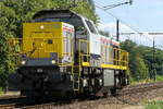 The Lineas 7726 (named Florac) on route to the port of Antwerp. Siemens-Vossloh NMBS serie 77-78 build in 2000 with construction N� 1000943. NMBS Class 77: between 1999 and 2005  170 of these diesel locomotives were build by Siemens-Vossloh. Numbers: 7701 to 7870.  Max speed: 100km/h. Power: 1150kW.  110 are in service at Lineas, 37 are in service at the NMBS, 23 are in service at Infrabel, BLS Cargo Nord have 3, Certus Rail have 3 in service.  Line 27A at Antwerp Airport. 10-08-2026