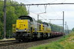 The Lineas 7781 double traction with the 7777 for this very short steel train from NMLK Clabecq to the port of Antwerp. Siemens-Vossloh NMBS serie 77-78 build in 2002 with construction N� 1000998. NMBS Class 77: between 1999 and 2005  170 of these di ...