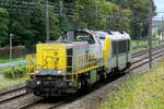 The NMBS 7746 (name: Lima) towing the NMBS 1360 to the service depot in the port of Antwerp. Siemens-Vossloh NMBS serie 77-78 build in 2001 with construction N� 1000963. NMBS Class 77: between 1999 and 2005  170 of these diesel locomotives were build ...