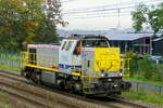 The Lineas 7803 on route from the port of Antwerp. Siemens-Vossloh NMBS serie 77-78 build in 2003 with construction N� 1001229. NMBS Class 77: between 1999 and 2005  170 of these diesel locomotives were build by Siemens-Vossloh. Numbers: 7701 to 7870.  Max speed: 100km/h. Power: 1150kW.  110 are in service at Lineas, 37 are in service at the NMBS, 23 are in service at Infrabel, BLS Cargo Nord have 3, Certus Rail have 3 in service.  Line 27A at Antwerp Airport. 20-10-2026 