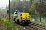 The Lineas 7852 on route to the port of Antwerp. Siemens-Vossloh NMBS serie 77-78 build in 2004 with construction N� 1001278. NMBS Class 77: between 1999 and 2005  170 of these diesel locomotives were build by Siemens-Vossloh. Numbers: 7701 to 7870.  Max speed: 100km/h. Power: 1150kW.  110 are in service at Lineas, 37 are in service at the NMBS, 23 are in service at Infrabel, BLS Cargo Nord have 3, Certus Rail have 3 in service.  Line 27A at Antwerp Airport. 19-10-2026 
