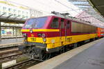 The NMBS 1187 at Antwerpen Centraal for the celebration of 100 years NMBS. HLE 11 build by BN Brugge in 1985. 12 locs were build for the BeNeLux train service Brussel Zuid to Amsterdam Centraal. Max speed: 140km/h, Power: 3130kW, Power supply: 3000 and 1500V, weight: 85 ton, length: 18,65m, out of service: 2012. These locs are family of the HLE 21, HLE 27 and HLE 12. Antwerpen Centraal 10-10-2026