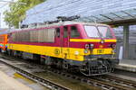 The NMBS 1187 at Antwerpen Centraal for the celebration of 100 years NMBS. HLE 11 build by BN Brugge in 1985. A total of 12 locs were build for the BeNeLux train service Brussel Zuid to Amsterdam Centraal. Bo'Bo', Max speed: 160km/h, Power: 3150kW, P ...