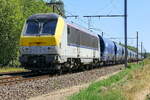 Le Lineas 1337 avec un train de céréales vers le port d'Anvers. Série NMBS 13 construite en 2000 avec le numéro de construction 1357. Classe NMBS 13 : entre 1997 et 2001, 80 de ces locomotives ont été construites par Bombardier Bruges. Concept et pièces d'Alstom Belfort. Numéros originaux NMBS : 1301 à 1360, numéros CFL : 3001 à 3020. Vitesse maximale : 200 km/h. Puissance : 5200 kW. Alimentation électrique : 3000 V et 25 kV. Les numéros 1301 à 1345 sont en service chez Lineas, les numéros 1346 à 1360 sont en service chez NMBS. Ligne 27A à l'aéroport d'Anvers. 13-08-2026