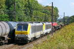 Lineas 1336 dubbeldrag med 1316 för den dagliga Arcelor-Mittal stålpendeln från Esch-sur-Alzette i Luxemburg till hamnen i Antwerpen. Bombardier Brugge NMBS serie 13 byggd år 2000 med konstruktionsnummer 1356. NMBS Klass 13: mellan 1997 och 2001 byggdes 80 av dessa lok av Bombardier Brugge. Koncept och delar från Alstom Belfort. Ursprungliga NMBS-nummer: 1301 till 1360, CFL-nummer: 3001 till 3020. Maxhastighet: 200 km/h. Effekt: 5200 kW. Strömförsörjning: 3000 V och 25 kV. Nummer 1301 till 1345 är i tjänst hos Lineas, nummer 1346 till 1360 är i tjänst hos NMBS. Linje 27A vid Antwerpens flygplats. 26-08-2026
