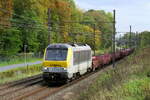 The Lineas 1340 with the NMLK Clabecq steel plate shuttle from Clabecq to the port of Antwerp. Bombardier Brugge NMBS serie 13 build in 2000 with construction N° 1360. NMBS Class 13: between 1997 and 2001  80 of these locomotives were build by Bombardier Brugge. Concept and parts from Alstom Belfort. Original NMBS numbers: 1301 to 1360, CFL numbers: 3001 to 3020. Max speed: 200km/h. Power: 5200kW. Power supply: 3000V and 25kV.  Numbers 1301 to 1345 are in service at Lineas, numbers 1346 to 1360 are in service at the NMBS. Line 27A at Antwerp Airport. 15-10-2026