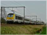 HLE 1354 is heading the IC A Eupen - Oostende in Hansbeke on April 10th, 2008.