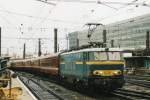 On a perfectly miserable 10 september 2004, NMBS 1601 leaves Bruxelles-Midi with M-4 stock on a Peak Hour train, which was very unusual for this class.