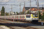 On 19 September 2019 NMBS 1892 hauls a peak hour train into Bruxelles-Misi.