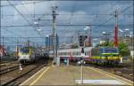 The HLE 2136 with I 10 wagons is arriving in Bruxelles midi, while the HLE 1810 is leaving the station with bilevel cars on June 22nd, 2012.