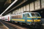 On 10 september 2004 NMBS 2105 stands at Bruxelles-Midi with one of the first sets of M-6 stock.