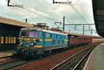 Short freight hopper with 2336 passes through Antwerpen-Berchem on 18 May 2003.