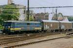 NMBS 2557 hauls a block train through Gent Sint-Pieters on 17 May 2002.