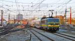 . HLE 2751 is arriving with M 6 wagons in Bruxelles Midi in the evening of April 5th, 2014.