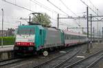 On a rainy 3 July 2012 CoBRa 2802 enters Dordrecht Centraal with an IC-Benelux, existing of rented ÖBB stock.