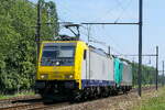 The 2871 (E 186 121) NMBS serie 28 towing the 2803 (e 186 125) to the service depot in the port of Antwerp. Line 27A at Antwerp Airport. 26-06-2026