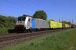Lineas 186 258 hauls the Nievenheimer steel train through Kaarst-Broicherseite on 24 April 2026.