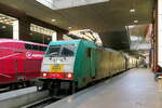 The NMBS 2802 (E 186 124) at platform 22 on level -2 at Antwerpen Centraal with the EuroCity from Brussel Zuid to Rotterdam Centraal. Loc name: Ludo. Build by Bombardier: type: Traxx F140 MS construction n� 34313 year of manufacture: 2007. The EuroCity trains are operated by NMBS(Belgium Railways) and NS(Dutch Railways). EuroCity from Rotterdam Centraal to Brussel Zuid. 16 times a day these trains run in each direction between Brussels South and Rotterdam Central. With stops at Brussel Zuid – Brussel Centraal – Brussel Noord – Brussels Airport – Mechelen – Antwerpen Berchem – Antwerpen Centraal – Noorderkempen – Breda – Rotterdam Centraal. Standard they have 6 coaches : one first class and 5 second class. And a Bombardier Traxx at each end. They partly use the HSL track at 200km/h. Eurocity Direct from Lelystad Centre to Brussels South. 16 times a day these trains run in each direction between Lelystad Centre and Brussels South. With stops at Lelystad Centrum – Almere Buiten – Amsterdam Zuid – Schiphol Airport – Rotterdam Centraal – Antwerpen Centraal and Brussel Zuid. Standard they use one ICNG. They partly use the HSL track at 200km/h.
Antwerpen Centraal. 21-06-2026