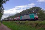 On 12 August 2019 e-drivers 2843 hauls an intermodal train through Tilburg Oude Warande.