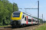 Der 08151 NMBS Desiro ML auf der Linie 27A am Flughafen Antwerpen. NMBS Baureihe MR08 (EMU08) Desiro ML: Zwischen 2011 und 2016 wurden 305 dieser Triebzüge (Electric Multiple Unit) gebaut. Die ersten 105 von Siemens, die letzten 200 von Bombardier. Nummern: 08001 bis 08210 und 08501 bis 08595. Anzahl der Wagen: 3. Länge: 79,90 m. Sitzplätze: 280. Höchstgeschwindigkeit: 160 km/h. Stromversorgung: Nr. 08001 bis 08210: 3000 V, Nr. 08501 bis 08595: 3000 V und 25 kV. 26-06-2026