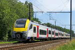 The NMBS 08585 together with the 08005 on route from Antwerpen-Berchem to Lier station as IC with destination Hamont. Siemens Desiro ML build in 2015. NMBS Class MR08 (EMU08) Desiro ML : Between 2011 and 2016  305 of these EMU (Electric Multi Unit) w ...