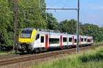 The NMBS 08142 on route from Antwerpen-Berchem to Lier station. Siemens Desiro ML build in 2014. NMBS Class MR08 (EMU08) Desiro ML : Between 2011 and 2016  305 of these EMU (Electric Multi Unit) were build. The first 105 by Siemens, the last 200 by B ...