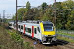 The NMBS 08133 on route from Lier to Antwerpen-Berchem station. Siemens Desiro ML build in 2012. NMBS Class MR08 (EMU08) Desiro ML : Between 2011 and 2016  305 of these EMU (Electric Multi Unit) were build. The first 105 by Siemens, the last 200 by B ...