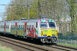 NMBS MS80 n°827 build by BN Brugge full of gratify coming from Berchem station. 07-04-2025