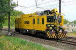 The Infrabel ES 909 on route to Antwerpen-Berchem station. Geismar VMB 2015 C-GR build in 2021. Infrabel has 18 of the ES 900 series. Line 27A at Antwerp Airport. 17-08-2026