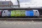 Side view on half-rainbow Lineas 186 295 at Roosendaal on 23 July 2026.