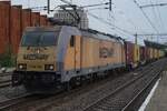 Medway 186 224 tracte un train de conteneurs d'Anvers à Neuss à travers Tilburg par un gris 8 mai 2026.