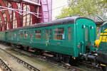 NMBS 33013 L-vagnen utställd på Antwerpen Centraal för NMBS 100-årsjubileum. Totalt byggdes 312 av dessa vagnar av 9 olika företag mellan 1933 och 1935. Ur tjänst: 1988. Maxhastighet: 120 km/h, Vikt: 34 ton, Längd: 19,30 m. Antwerpen Centraal. 10-10-2026