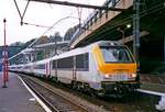 A greeting from the loco driver of SNCB 1350 at Liége-Guillemins on 17 July 1999: both red and white head lights have been alighted.