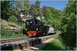 The SEG G 2x 2/2 105 of the Blonay Chamby Railway is near Chantemerle on its way to Blonay. The new tracks on this section are clearly visible. During the renovation of the Baye de Clarens Viaduct, a layer of gravel was laid in the track area to allo ...